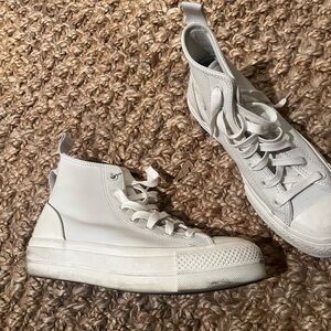 Converse Classic White High-Tops Chuck Taylor All Star Lift Platform Leather
